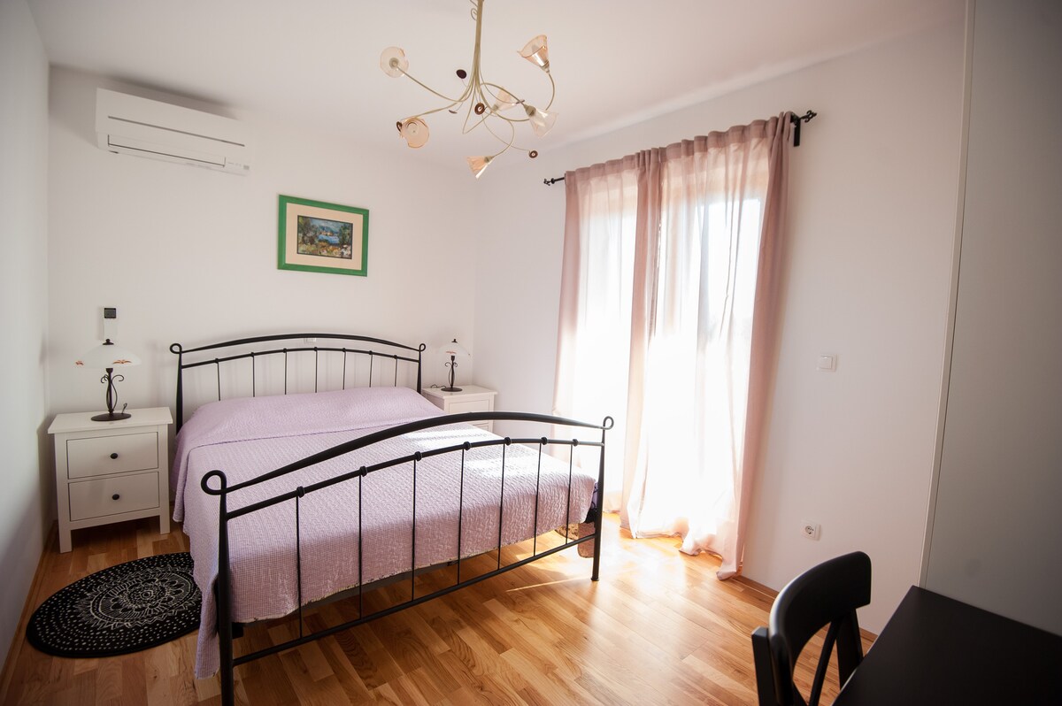 Vila More · Kamena vila s velikim bazenom i dječjim igralištem