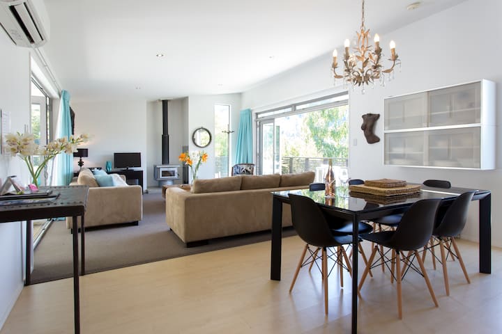 Treehouse Spa Escape