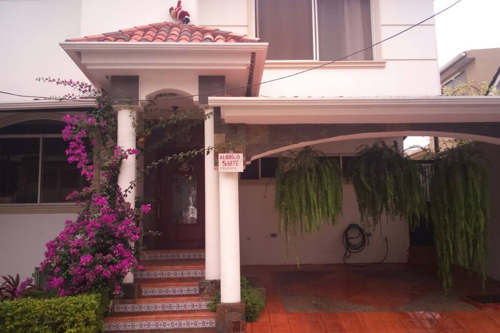 vista frontal de la casa