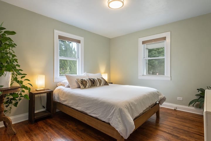 标准双人床卧室# 2