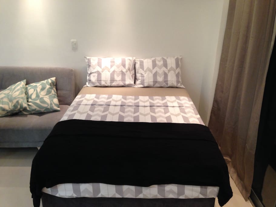 Cama-box super confortável novíssima 138x188x32