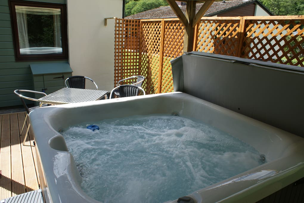 Blackmoor Red Hot Tub