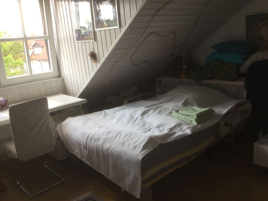 Zimmer 1, Schlafcouch, 140 cm breit