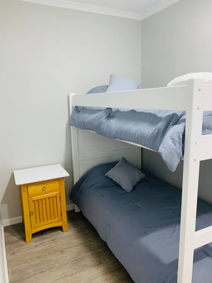 Chumba cha ziada, vitanda vya ghorofa. 