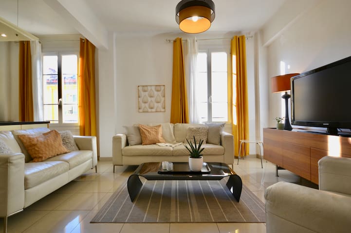 Nice 2 bedrooms apartment at the port, parking