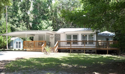 2BR NEAR WATER (1 BLOCK) + HEART of CRYSTAL RIVER