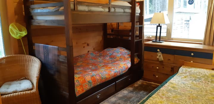 ห้องนอนที่ 2 สามารถนอนได้ 4 คนเตียงสองชั้นมีเตียงแบบดึงออกได้