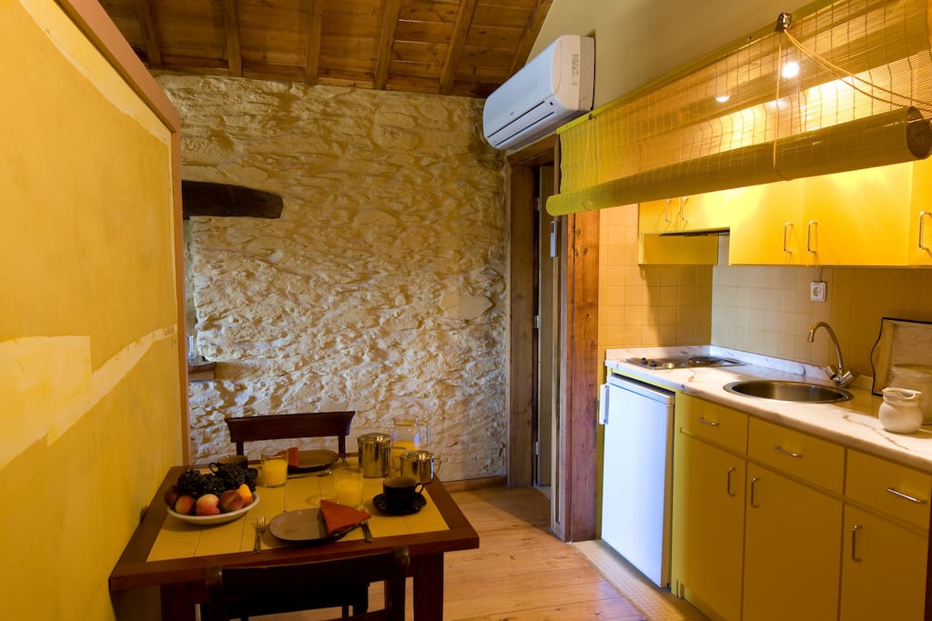 Kitchenette com área para refeições
