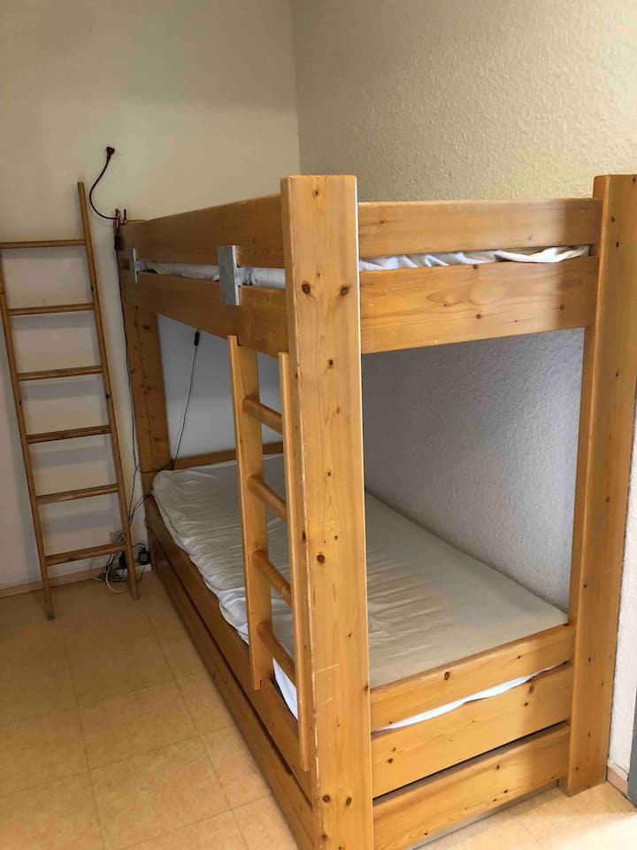 Ambienti i dhomës së gjumit