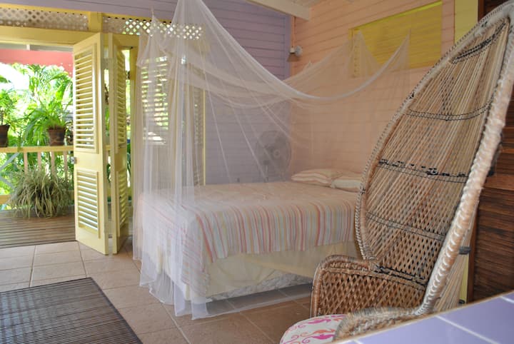 Креолска куќа брачен кревет (широк 150-179 см) 