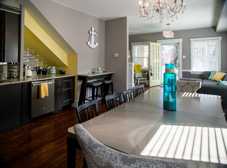 Dining room seating for 10 with additional bar seating