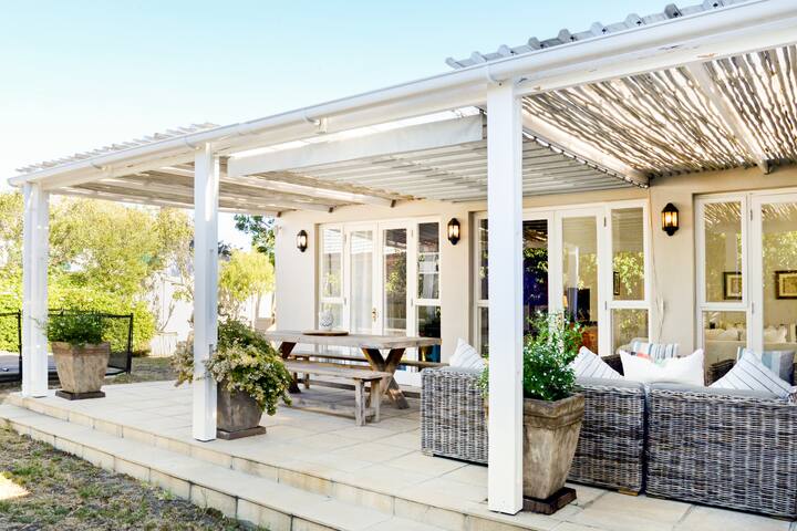 Mountain View Bungalow with Pool – no loadshedding gallery image 2