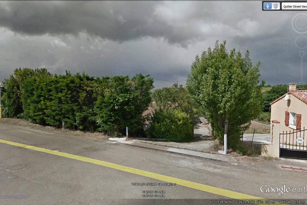 Le chemin devant le site de location
