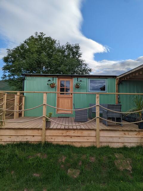 Luxury secluded shepherds hut in llanveynoe.