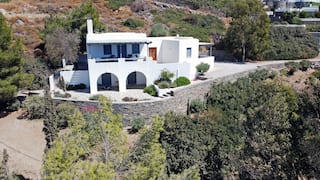 Cycladic villa in the most beautiful site of Naxos