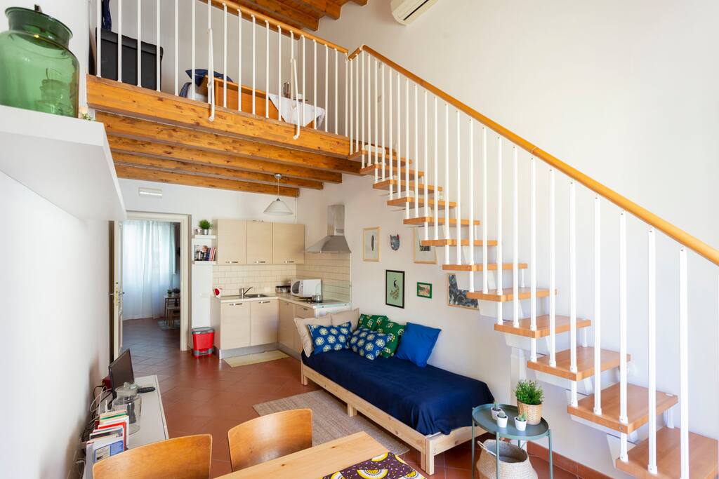 The dining room with kitchenette and the mezzanine with the double bed