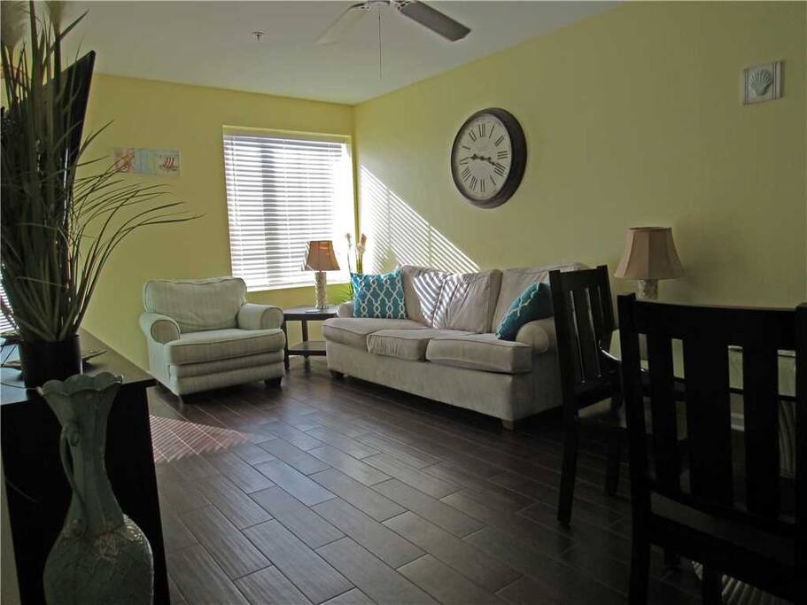 Couch,Furniture,Chair,Curtain,Window