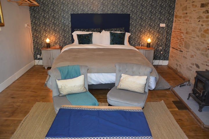 Kitanda aina ya Kingsize.