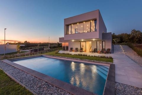 Villa Vista - Beautiful modern Villa Vista with Po