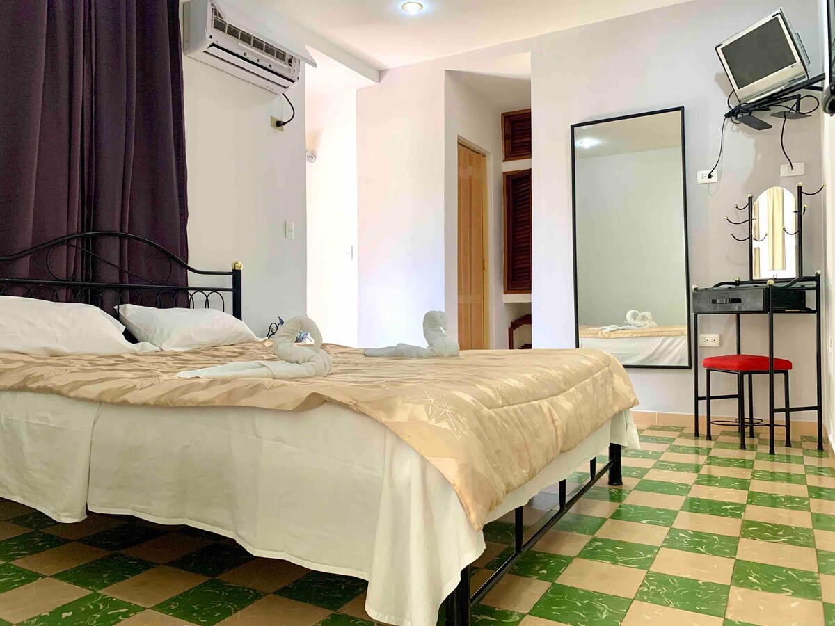 ДВА КОМПЛЕТА КРПИ И ЕДЕН ДУШЕК.
