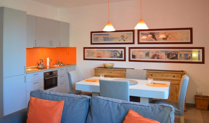 THE ORANGE APARTMENT: 2 MIN FROM THE LAKE GARDA