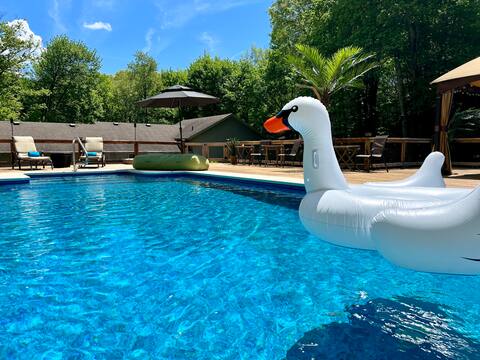 Heated Pool / hot tub/ celebrations welcome