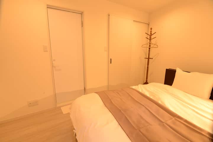 Საწოლი ოთახი1 სააბაზანოთი და უნიტაზით_寝室1