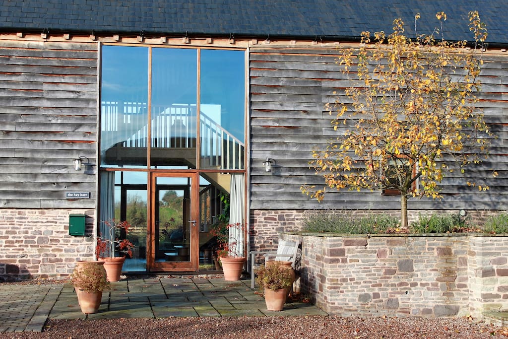 Front entrance with view to rear garden