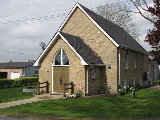 1800's Converted Church - 2 private bedrooms