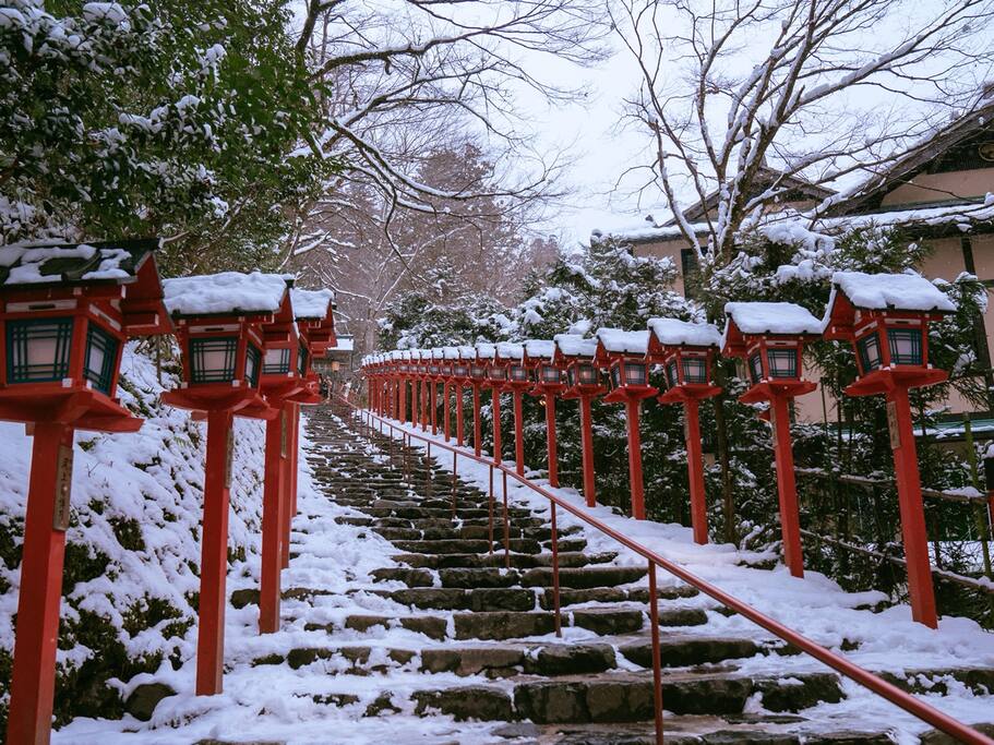积雪的贵船神社 美到令人窒息 京都旅游攻略 尽在airbnb爱彼迎 积雪的贵船神社 美到令人窒息 京都旅游攻略 尽在airbnb爱彼迎