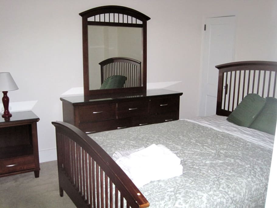 Linens provided. Nicely furnished.