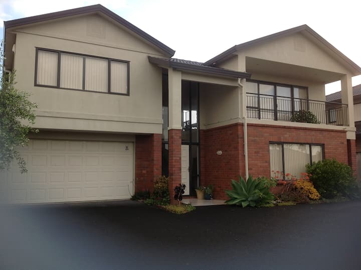 Flat Bush Holiday Rentals & Homes Flat Bush, Auckland, New Zealand