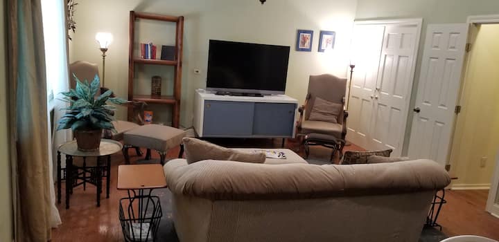 Charming Relaxing Retreat.  Close To Everything. - Edmond, OK