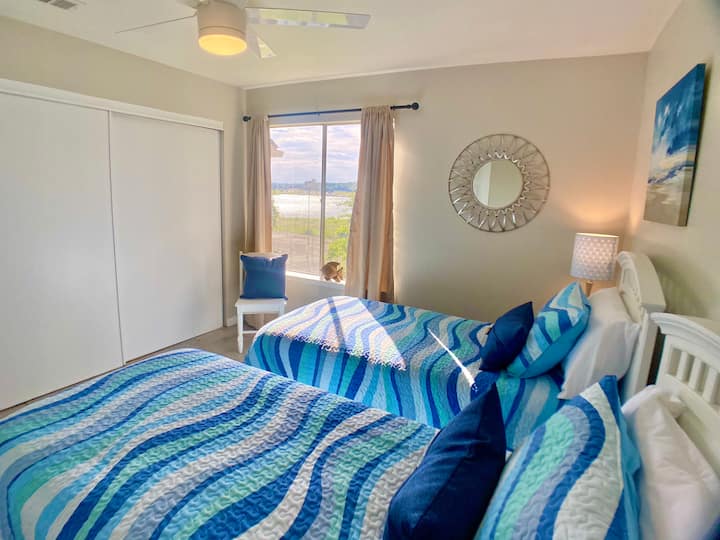 Guests enjoy lovely lake views from this 2-twin bedroom