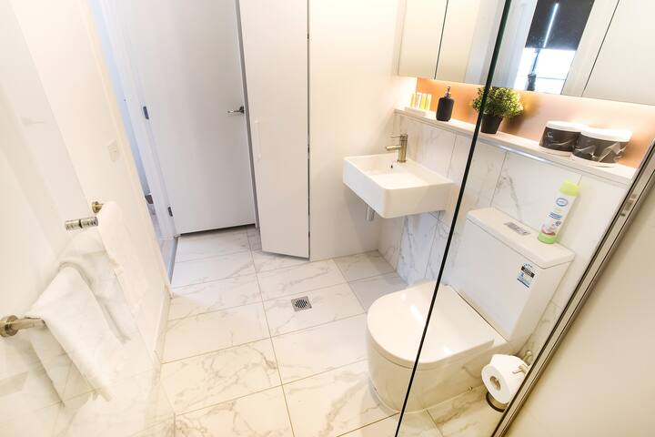 Two-BedroomTwo-Bath Executive Apartment LowerLevel gallery image 5