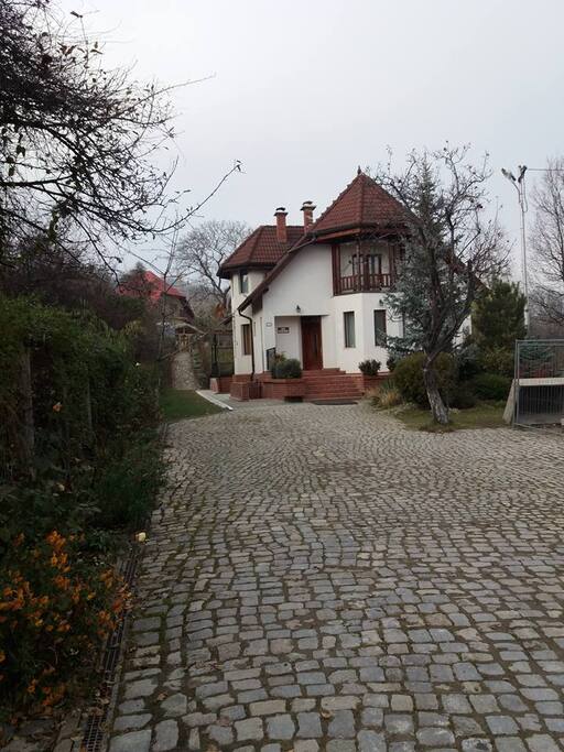 A cozy, discrete, comfortable villa at the foothills of the Bucegi Mountains at 1 hour 30 minutes North from Bucharest