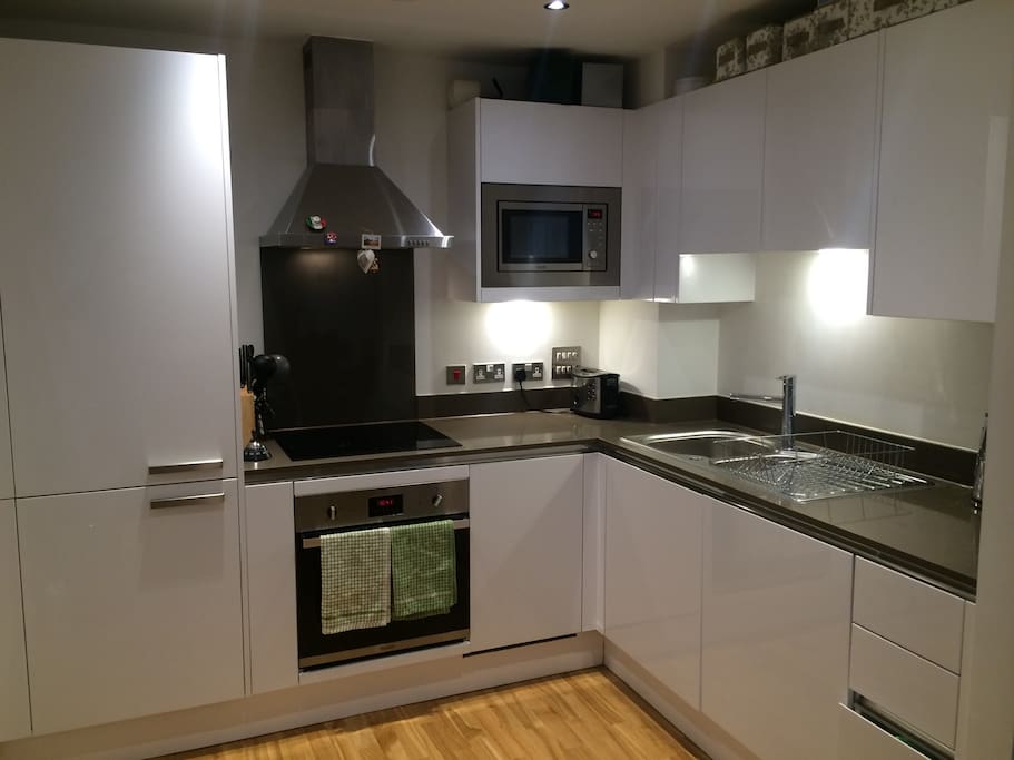 Kitchen (ground floor)