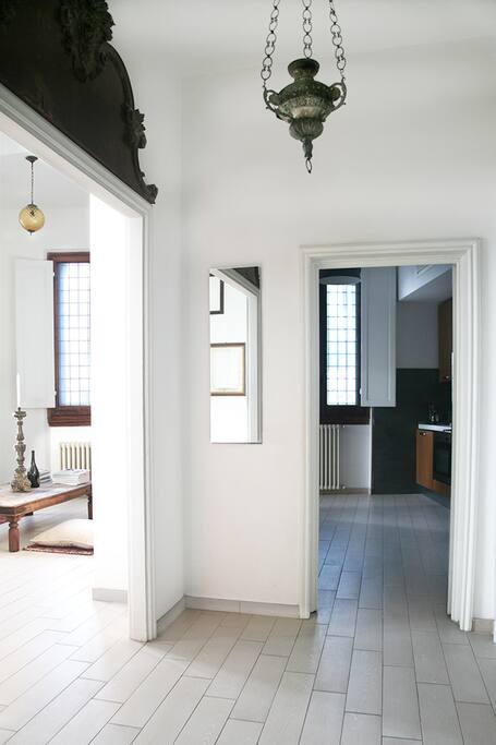 Spacious Entrance leading to Kitchen and Lounge