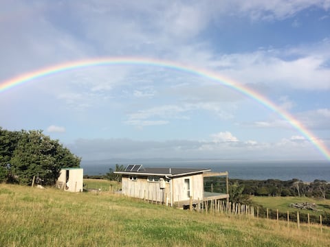 Successful Airbnb property: Sea View cabin 8min, walk to beach in Kaipara District