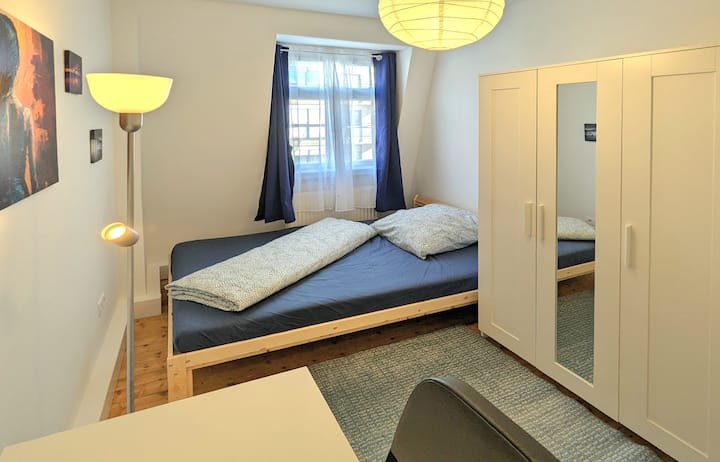 Helles Zimmer3v5 In Berufstätigen-wg(hd Kar68 2og) - Heidelberg