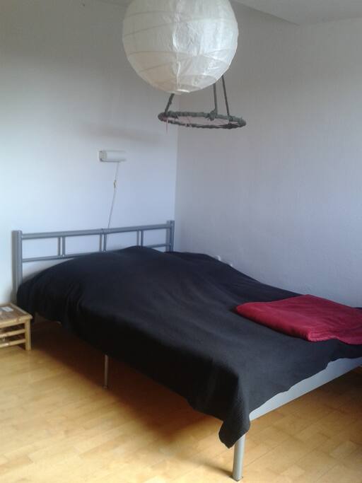 140x200 Bett im kleinen Zimmer