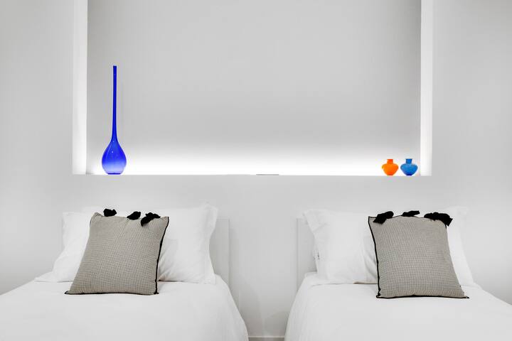 Terrace Luxury Loft, perfect for 14 people! gallery image 4