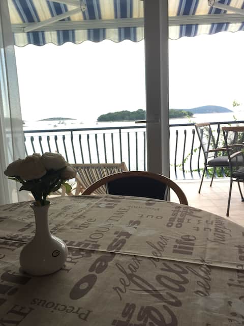 Successful Airbnb property: Rosemary sea apartment- first row,10m to the Sea in Drvenik Veliki