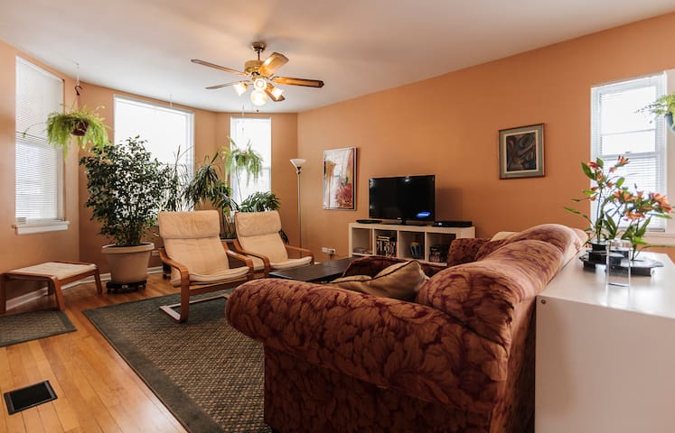 Cozy room, near Chicago & Loyola incl. breakfast