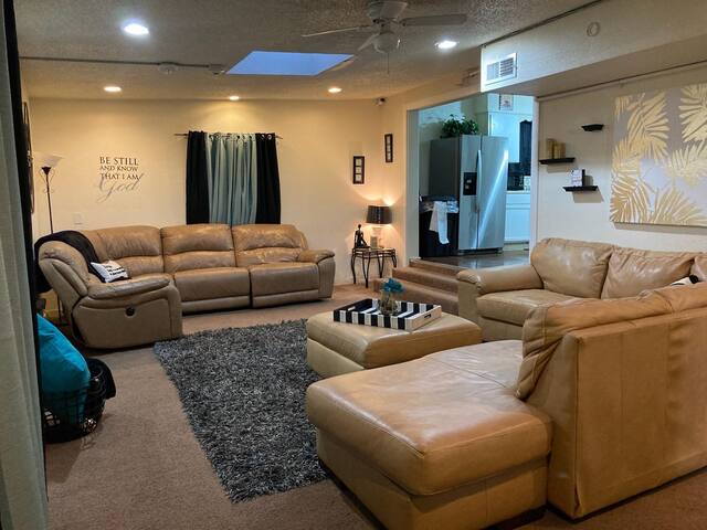 XL DALLAS HOME GROUPS WELCOME! Sleeps 23 /17 BEDS