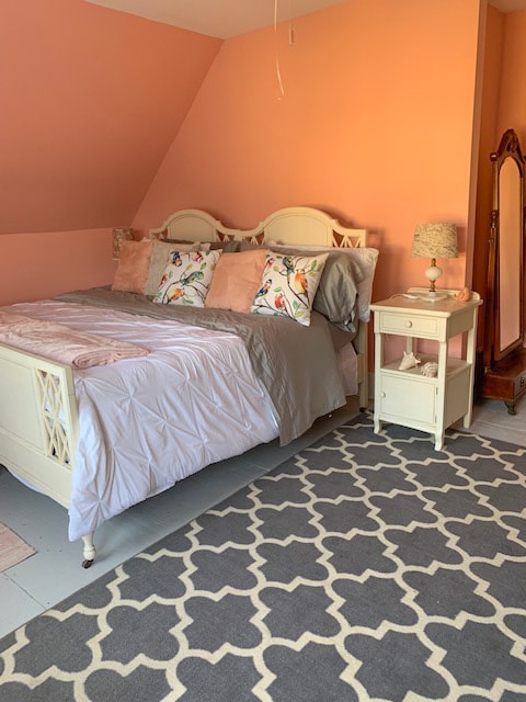 Room with King that can be split into 2 twins.