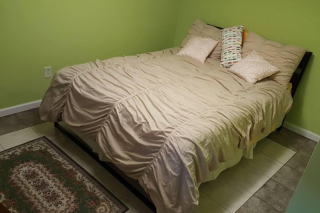 Qeen size bed