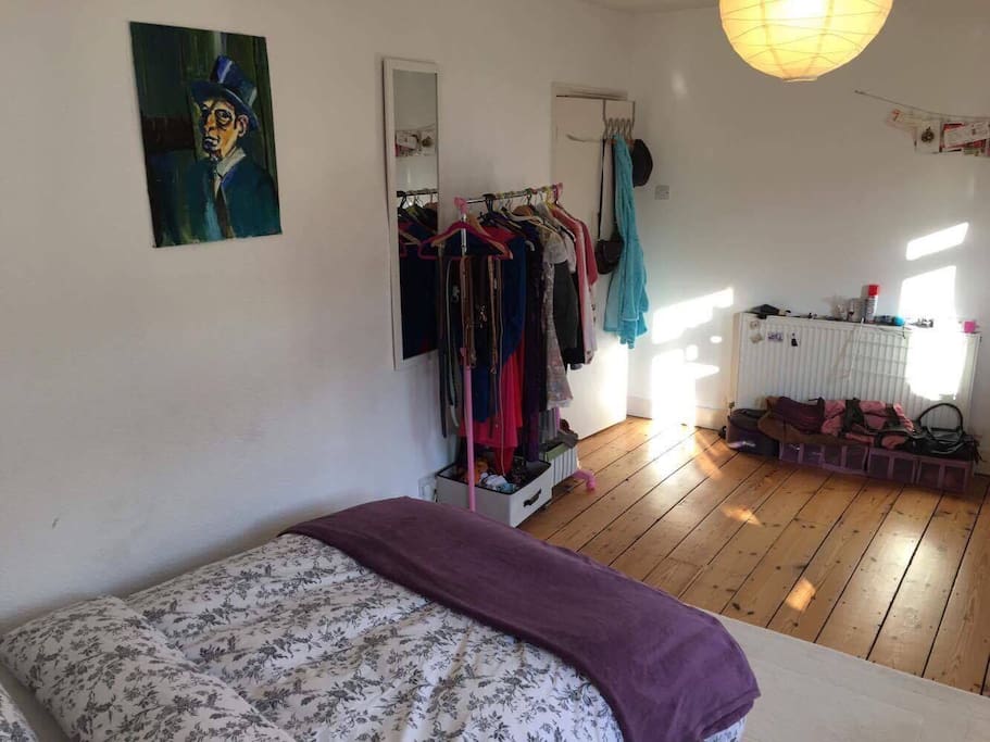 The hardwood floor, excellent heating, and ample storage space make this a perfect space for short- as well as long-term stays.