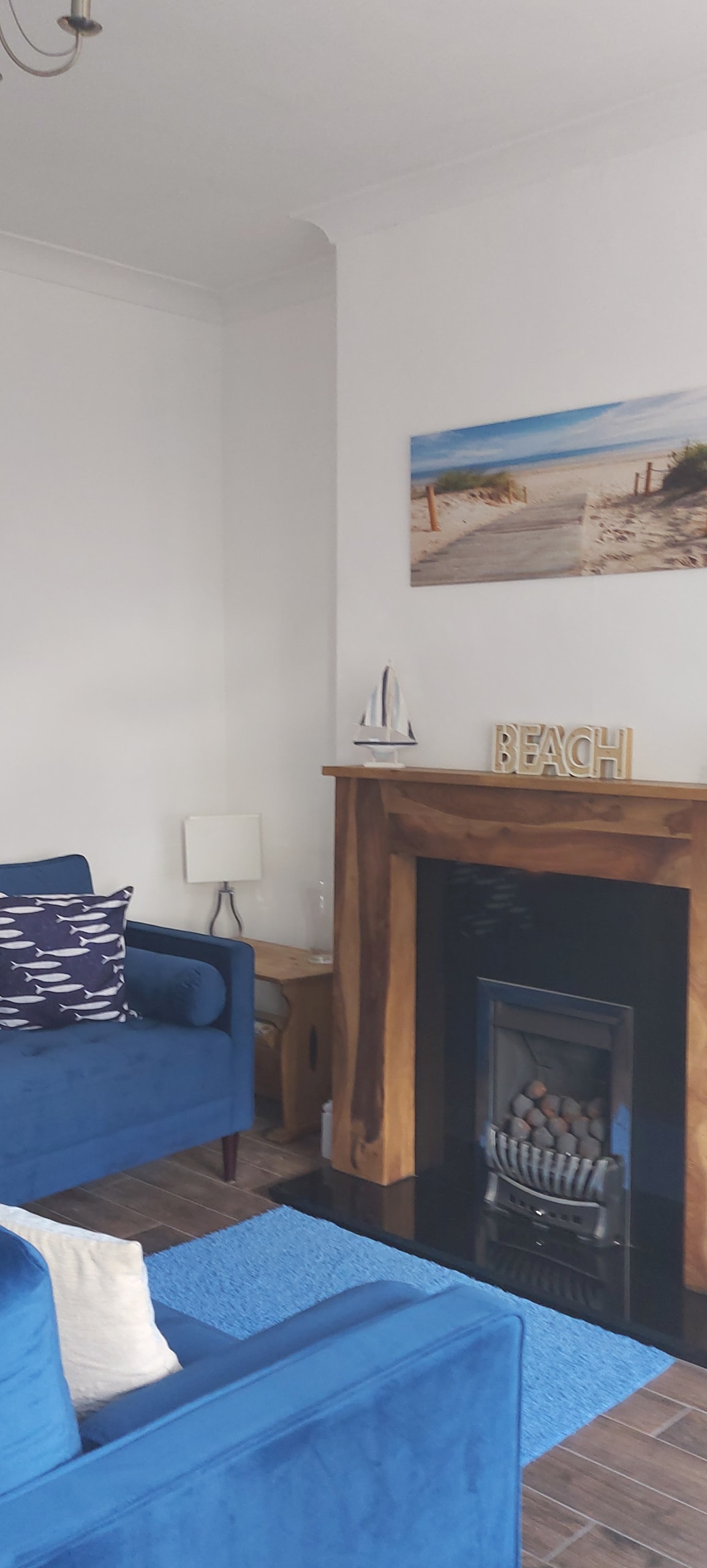 Popular Airbnb listing: Cheerful seaside 2 bedroom house with driveway in New Waltham