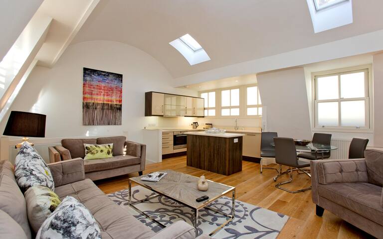 Luxury and Spacious 2 Bedroom in South Kensington